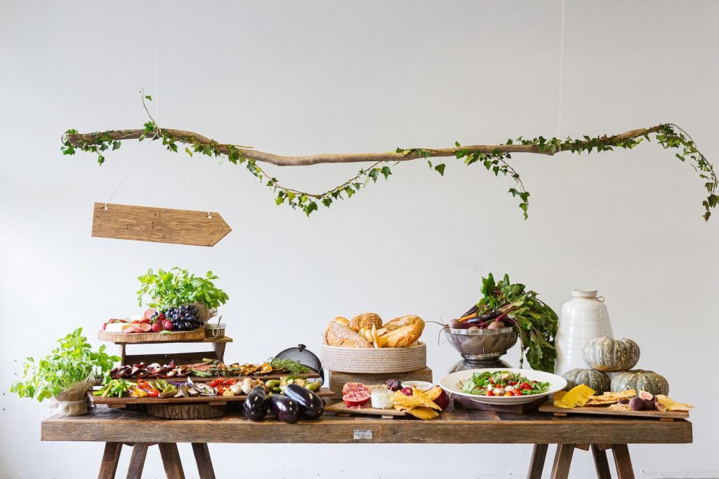 mesa com comidas