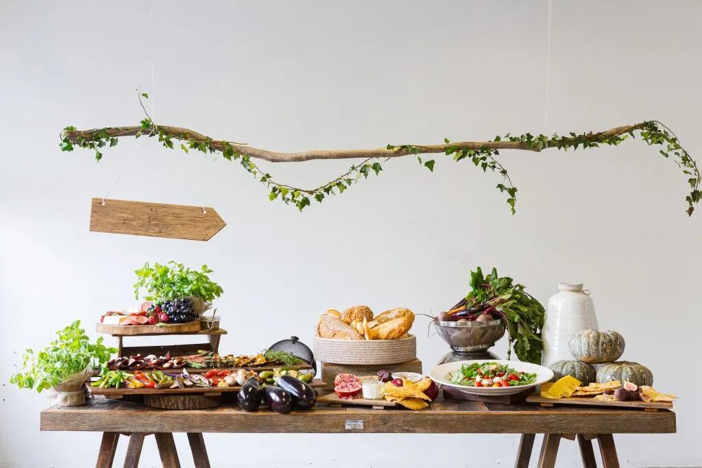 mesa com comidas