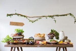 mesa com comidas
